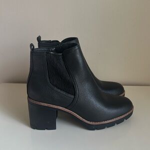 Naturalizer Madalynn Gore Block Heel Bootie